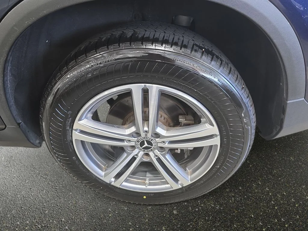 Used 2022 Lunar Blue Metallic Mercedes-Benz GLC 300 image 30