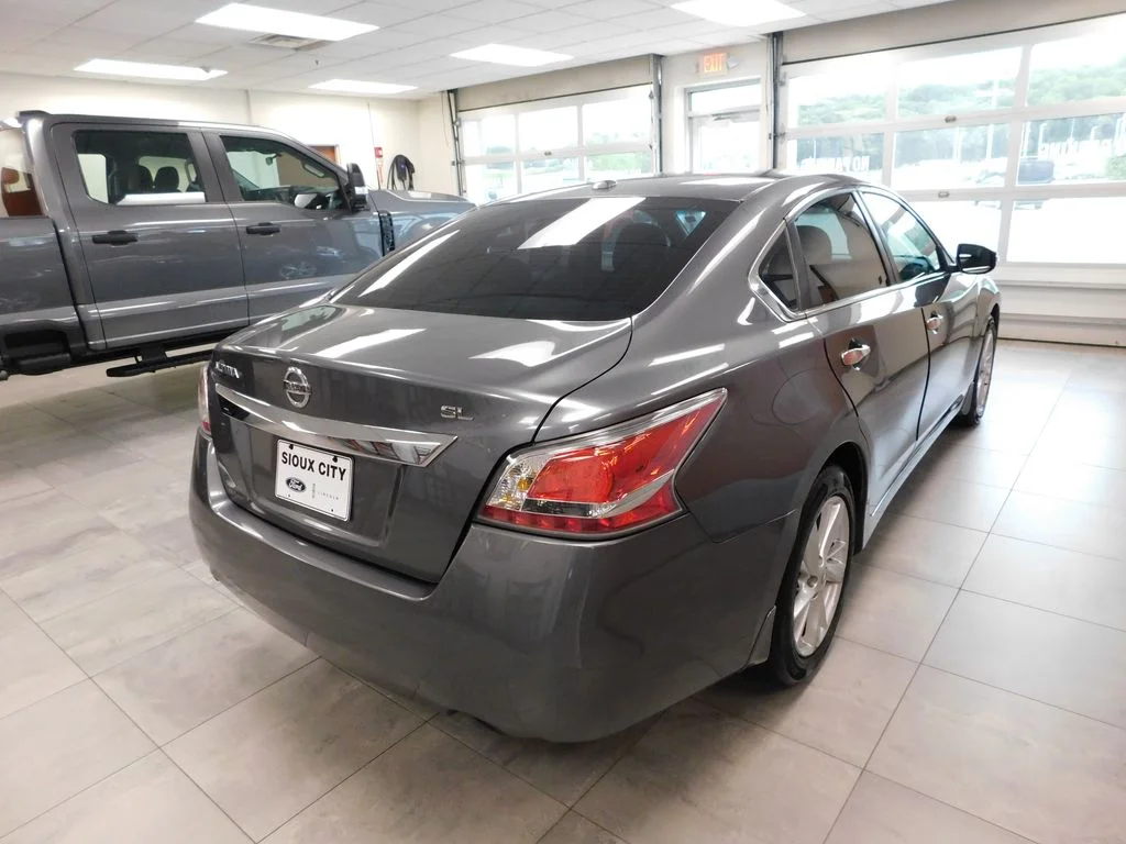 Used 2015 Gun Metallic Nissan 2.5 SL image 4