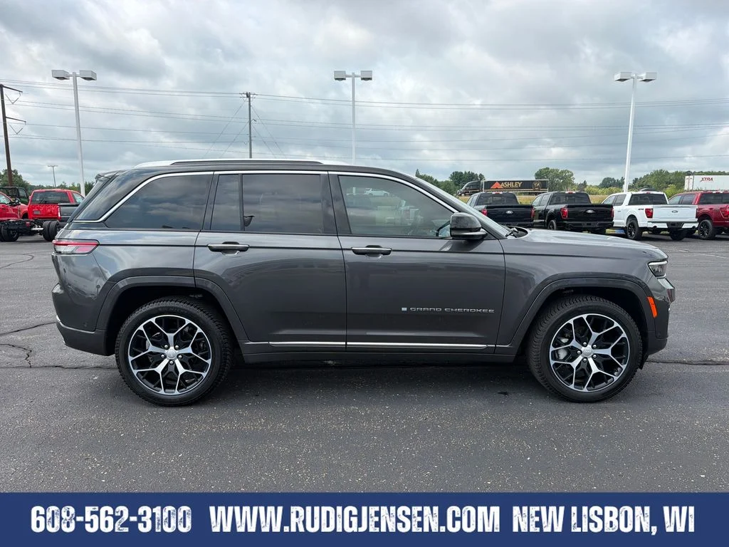 Used 2023 Gray Jeep Summit Reserve image 6