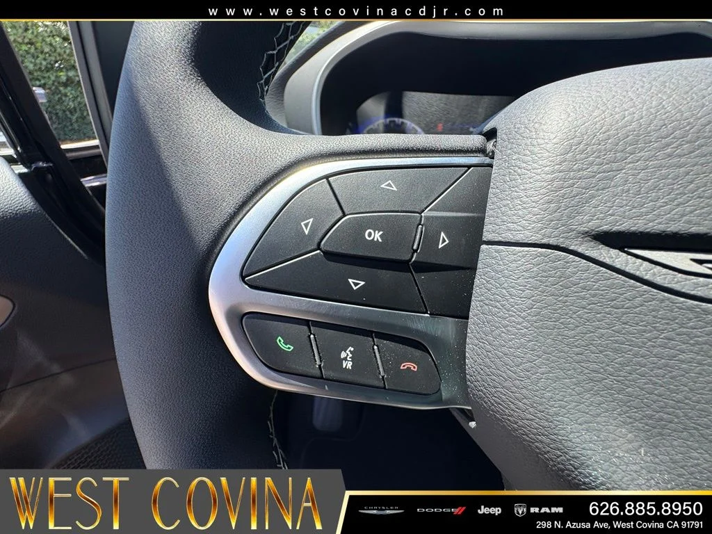 New 2027 Diamond Black Crystal Pearl-Coat Exterior Paint Chrysler Select image 22