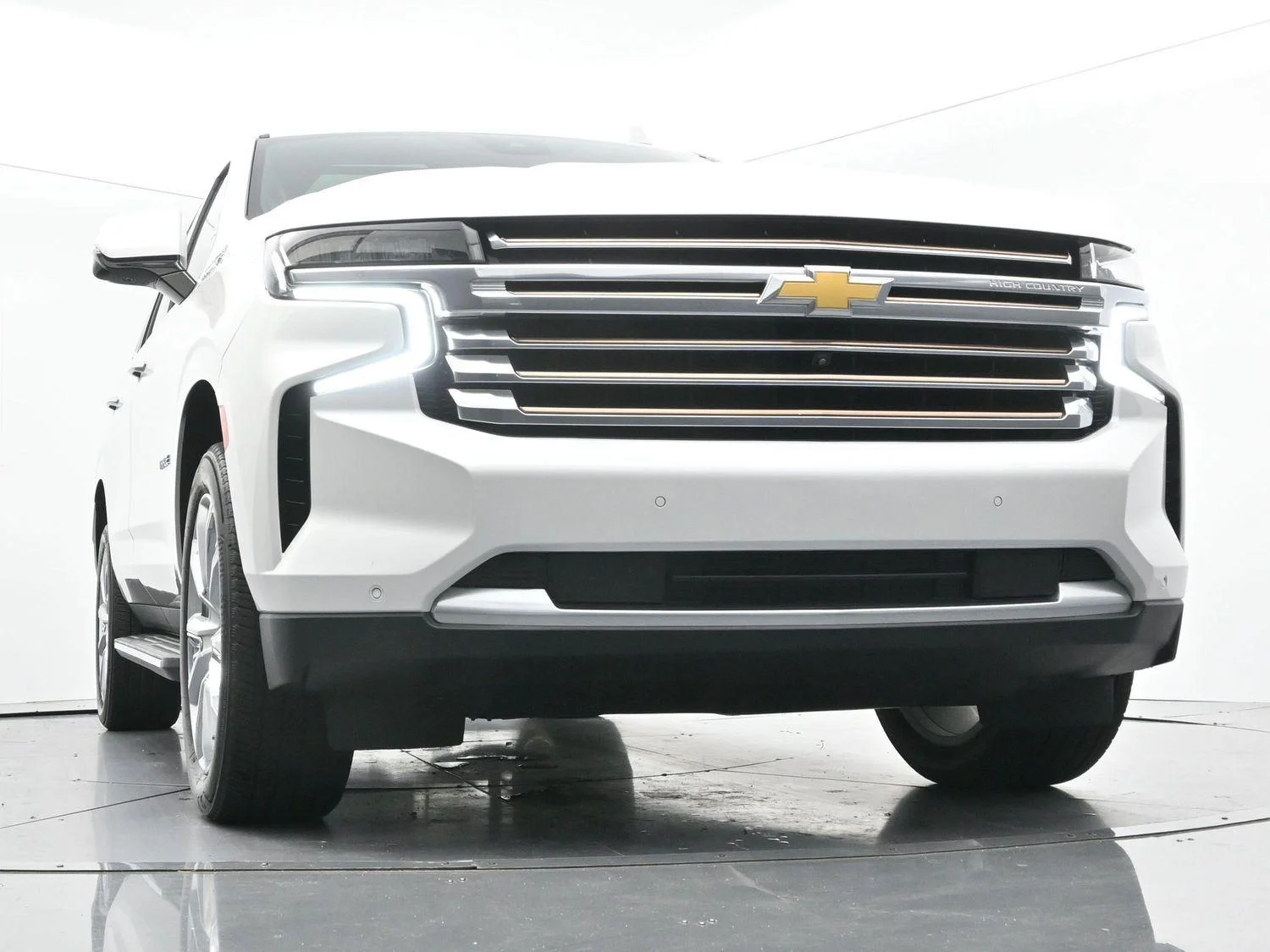 Used 2024 Iridescent Pearl Tricoat Chevrolet High Country image 47