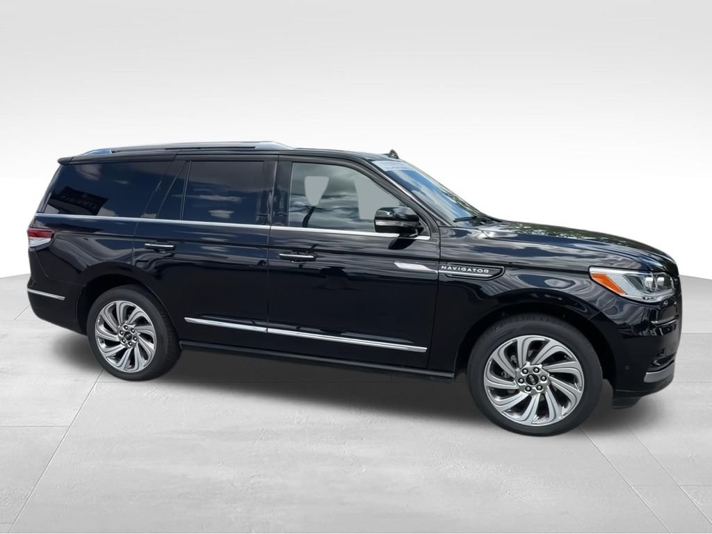 Used 2024 Black Lincoln Reserve image 2