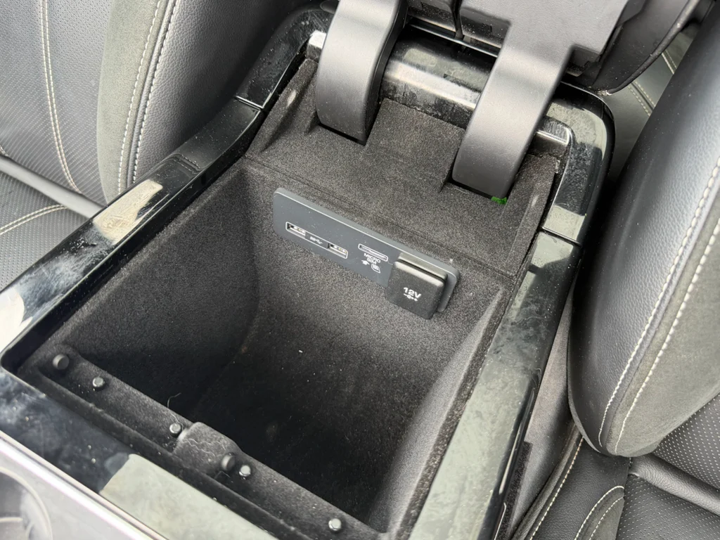 Used 2019 Corris Grey Metallic Land Rover R-Dynamic SE image 18