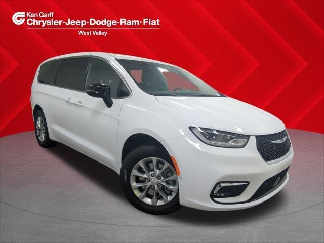2026 Chrysler Pacifica Select AWD's photo
