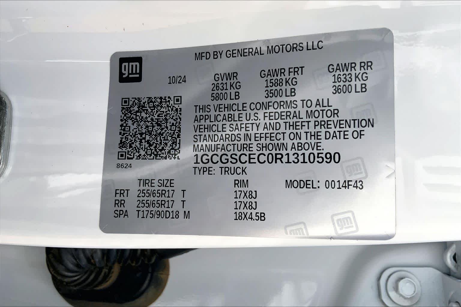Used 2024 Summit White Chevrolet 2WD LT image 36