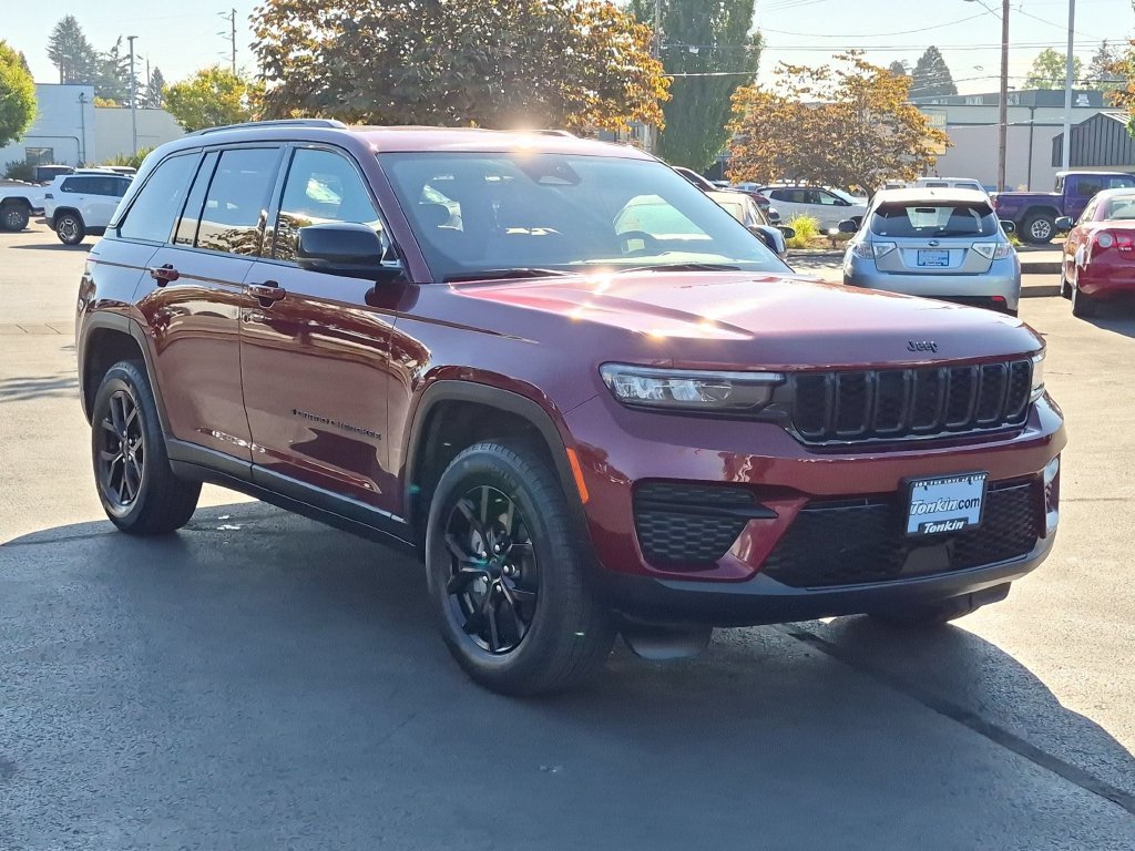 Used 2025 Red Jeep Altitude image 8