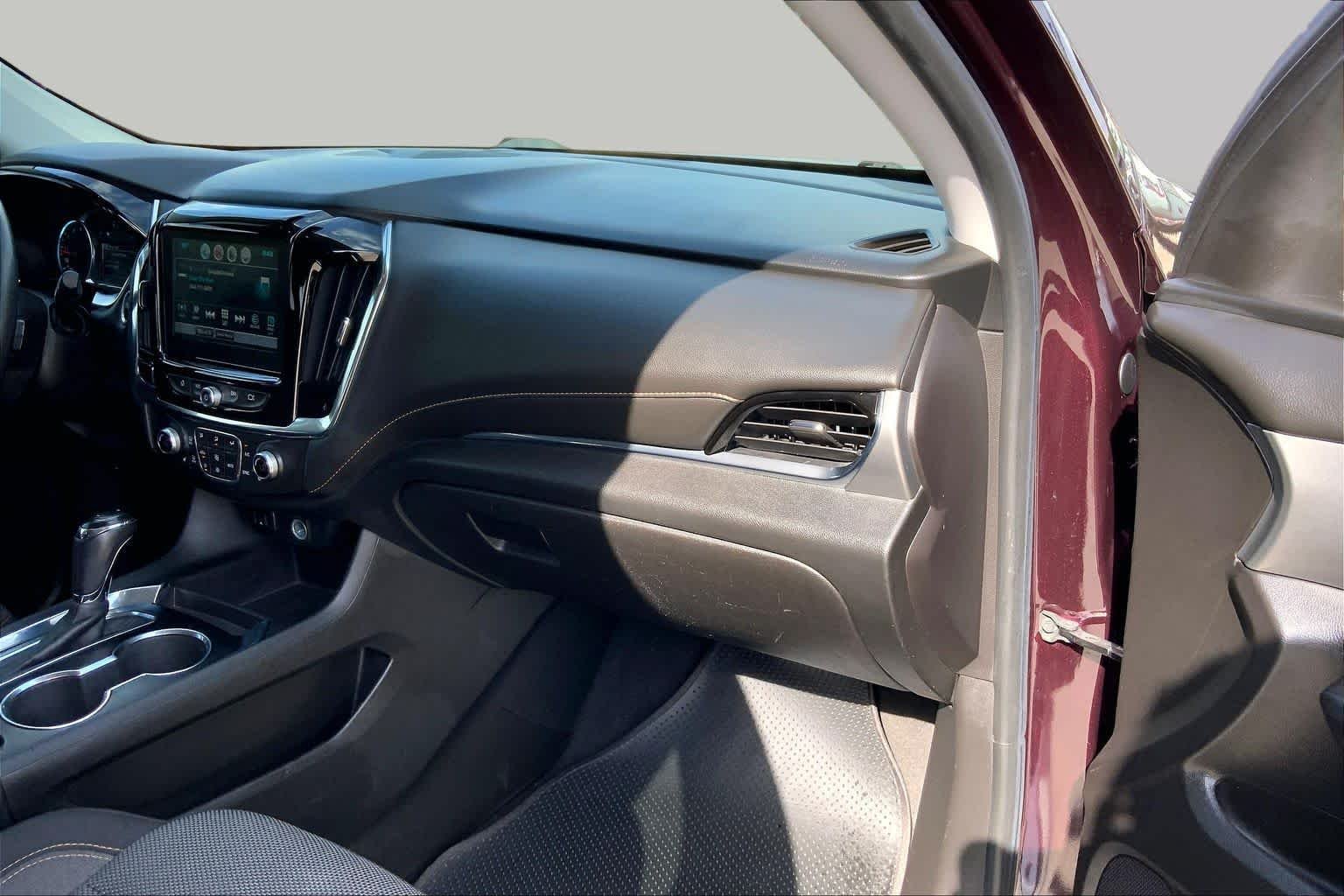 Used 2018 Black Currant Metallic Chevrolet LT Cloth image 18