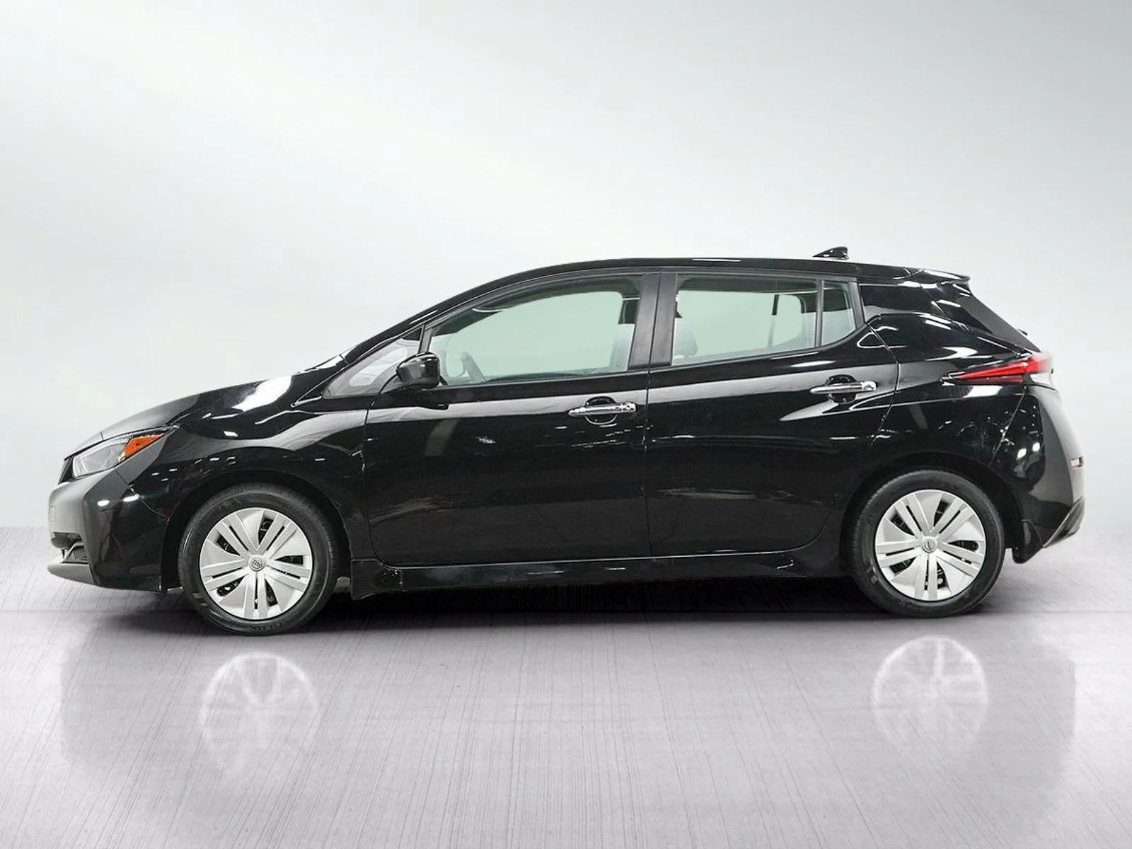 Used 2025 Nissan Leaf S with VIN 1N4AZ1BV7SC559643 for sale in Burnsville, MN