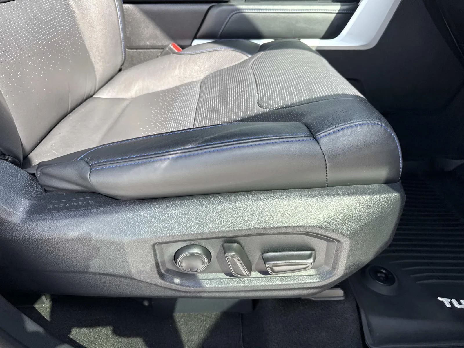 2022 Toyota Tundra Platinum - Photo 11