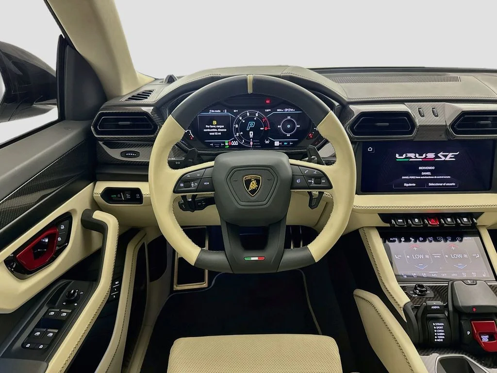 Used 2025 White Lamborghini SE image 24