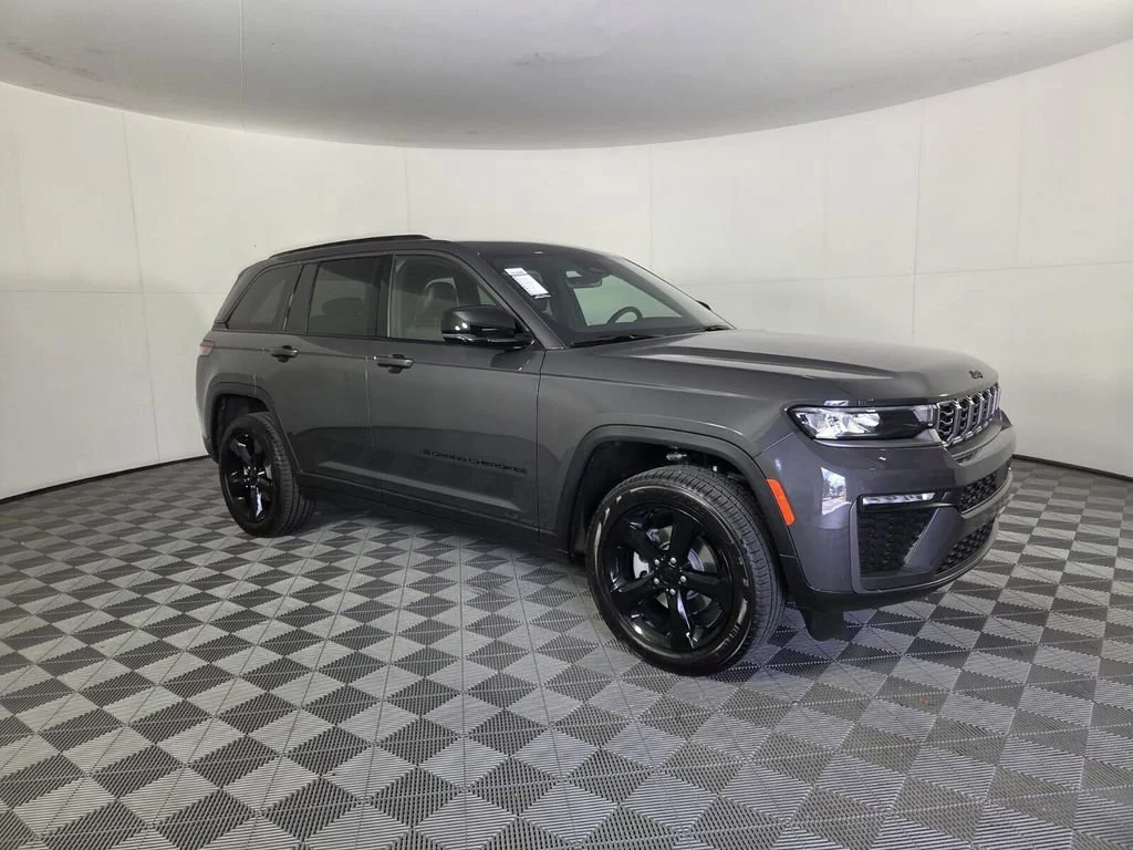 New 2026 Baltic Gray Metallic Clear-Coat Exterior Paint Jeep Limited image 2