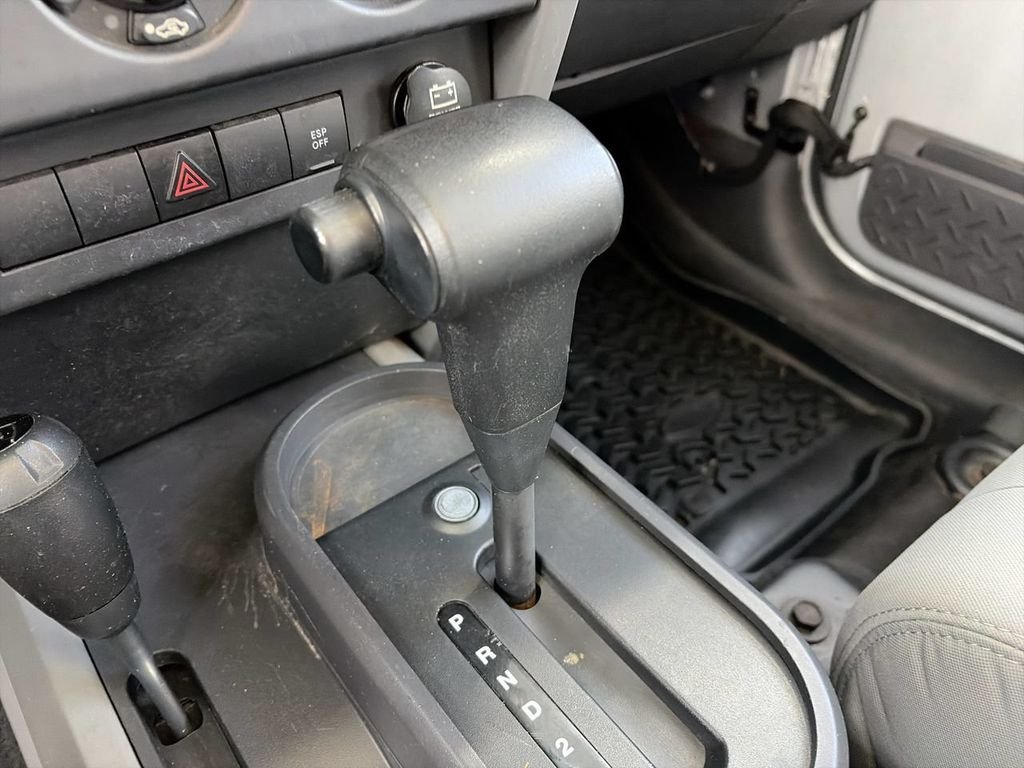 Used 2008 Silver Jeep Unlimited X image 19