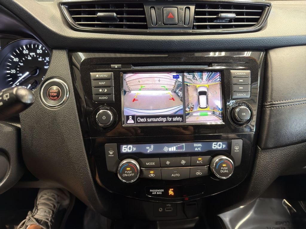 Used 2019 Silver Nissan SL image 19