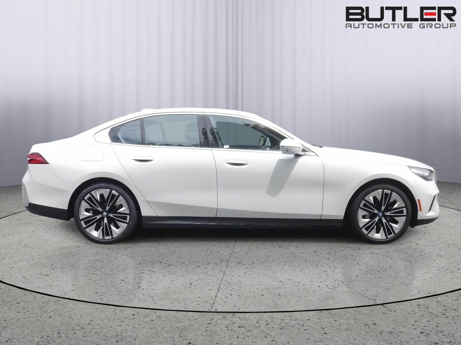 Used 2026 Alpine White BMW 530i image 9