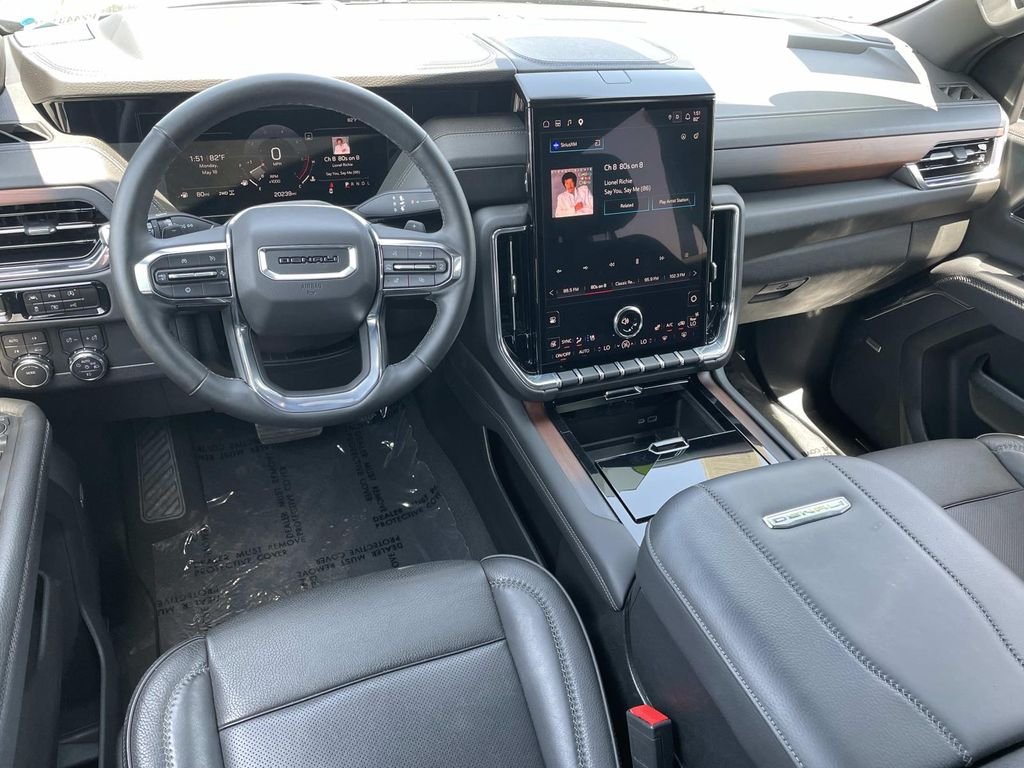2025 GMC Yukon Denali - Photo 8