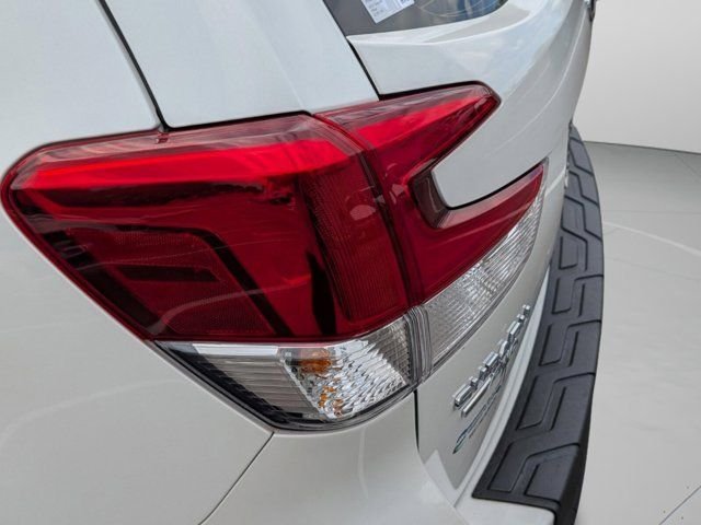 Used 2023 White Subaru Base image 33