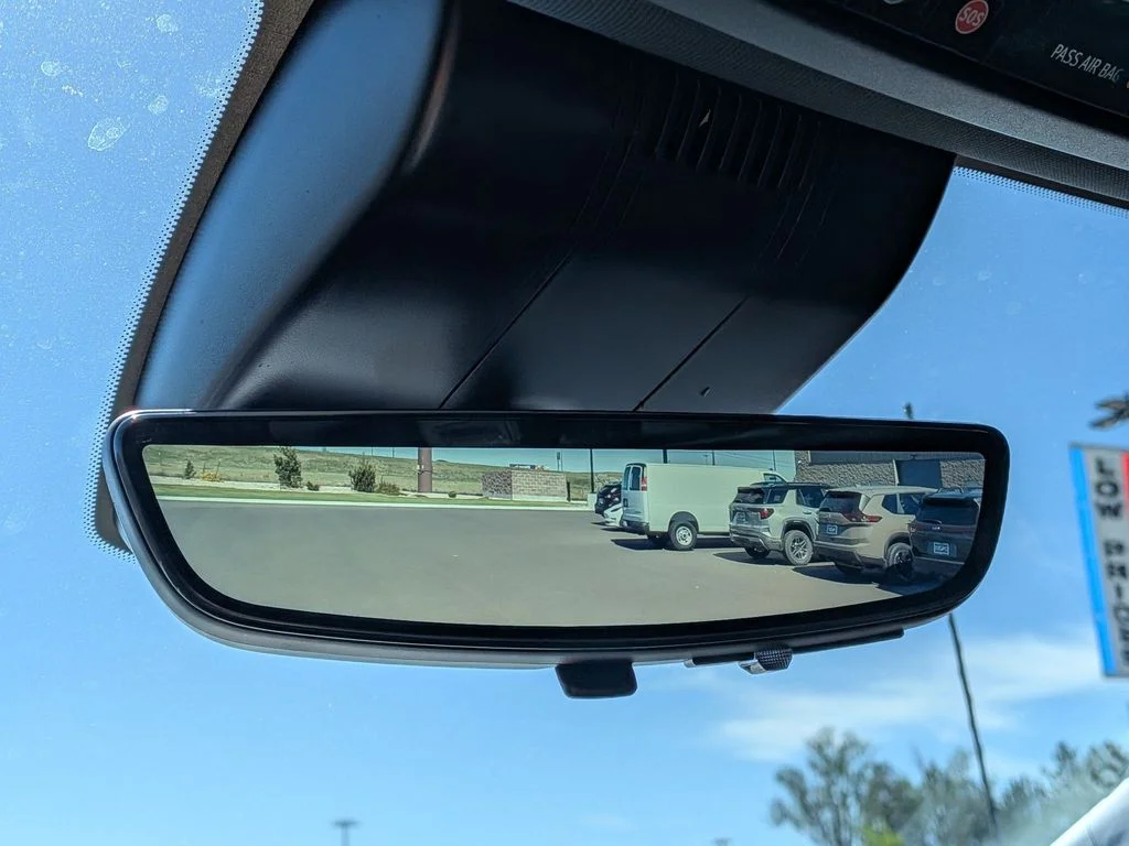 Used 2025 Summit White GMC AT4 image 15