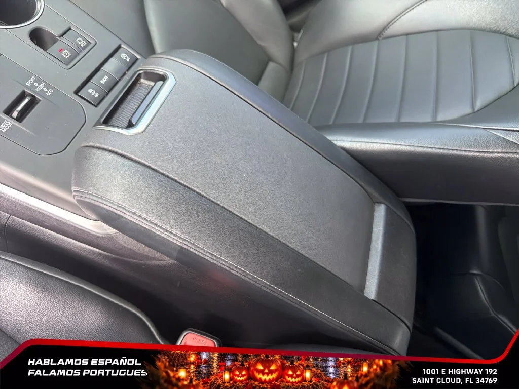 Used 2022 Silver Toyota XLE image 25