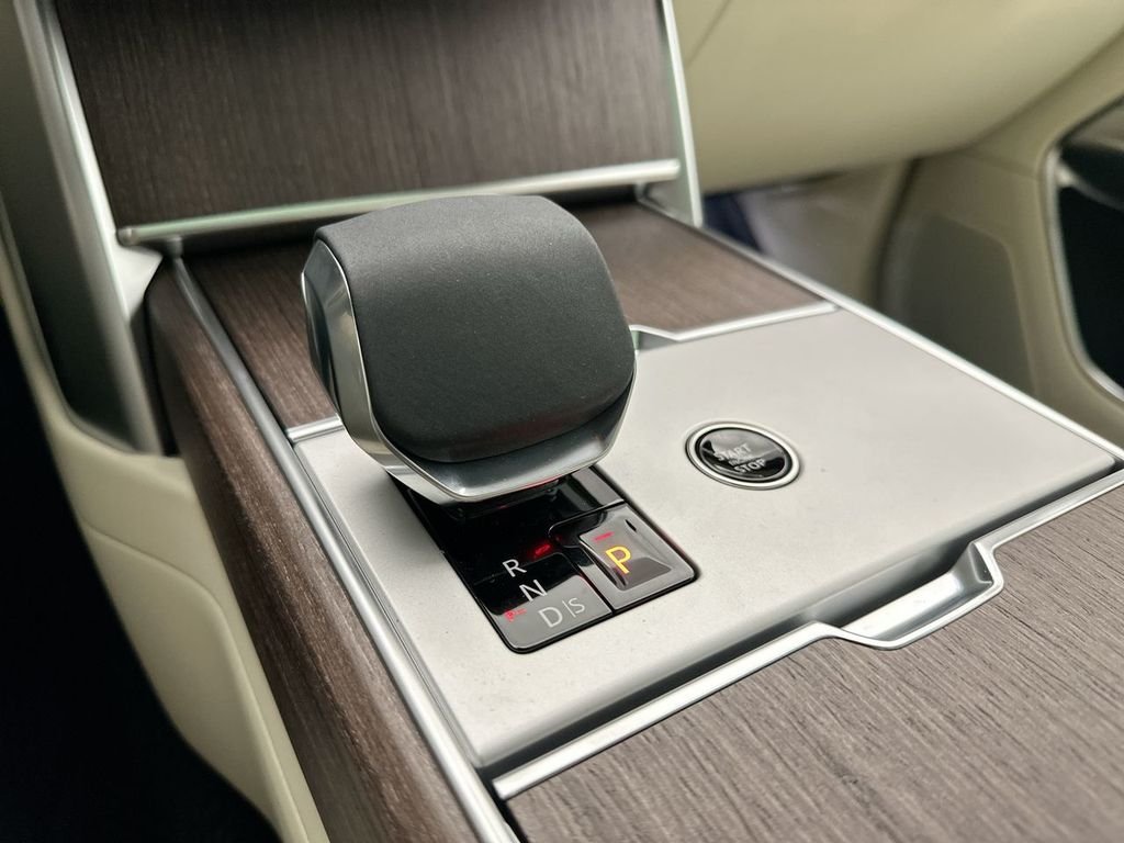 New 2026 Eiger Grey Metallic Land Rover SE image 12