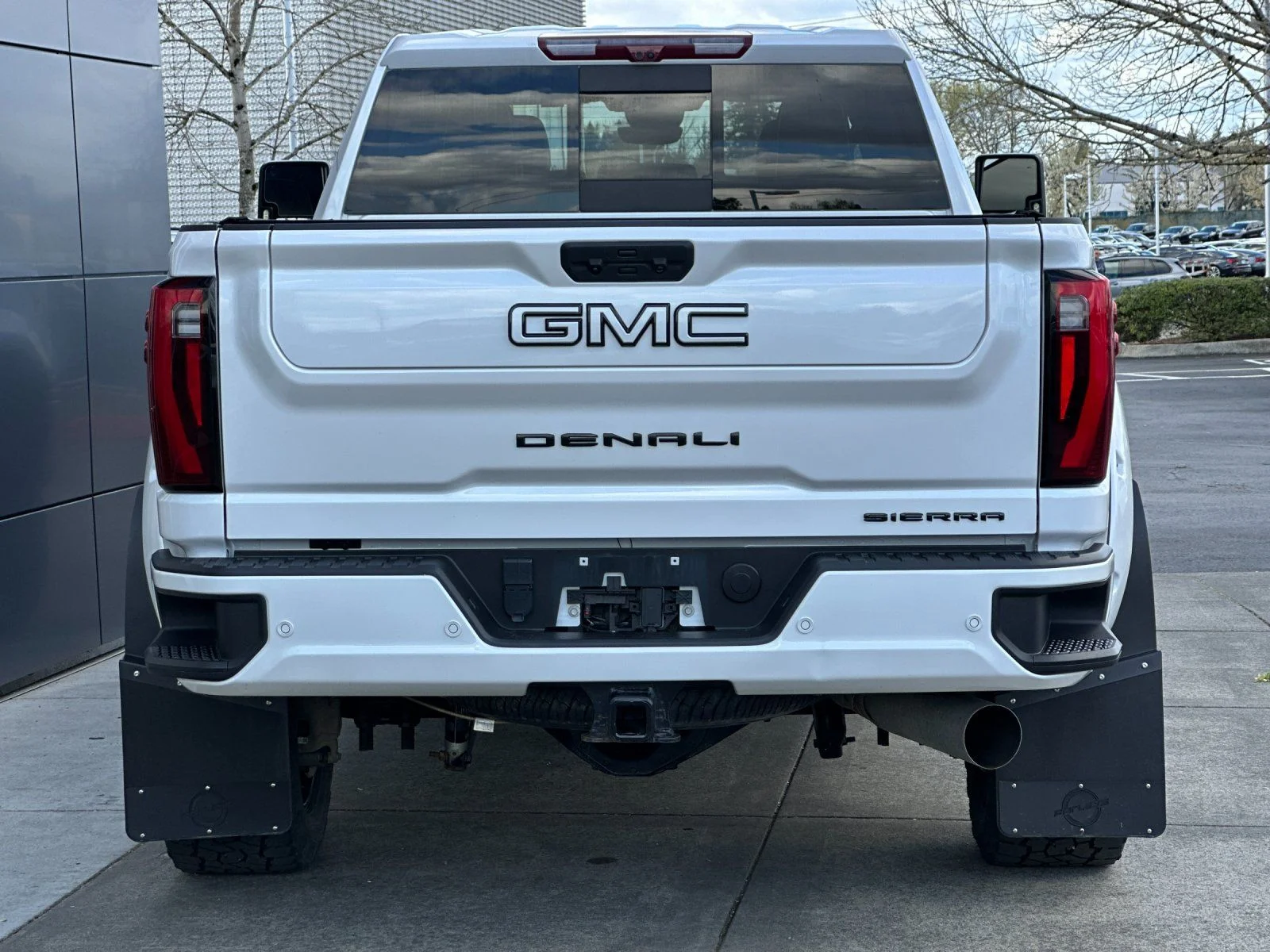 Used 2024 White Frost GMC Denali Ultimate image 4