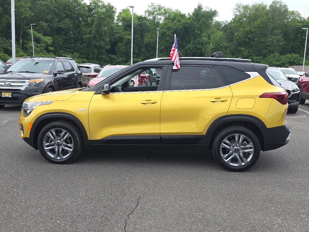 Used 2021 Starbright Yellow/Black Roof Kia S image 12