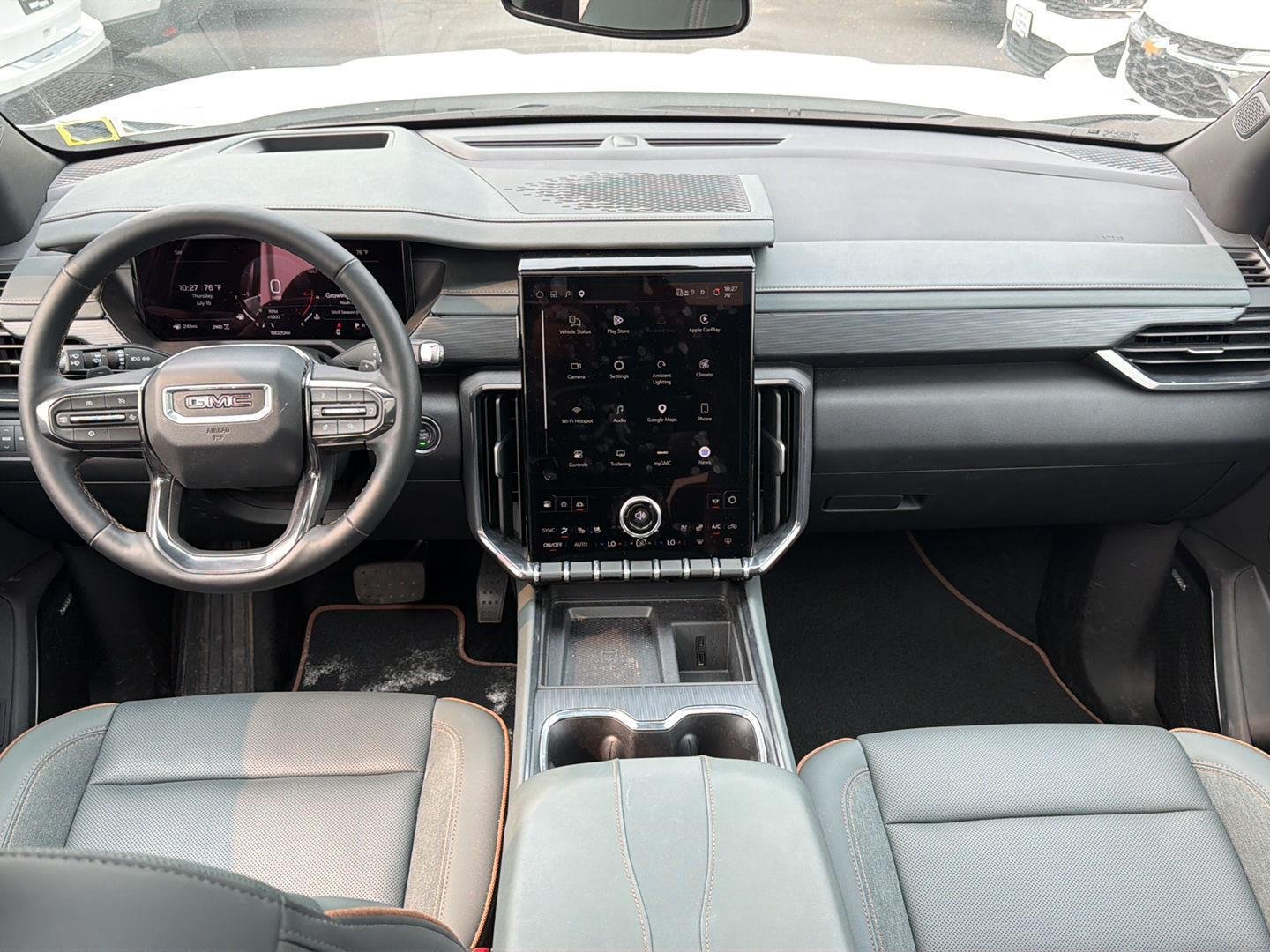 Used 2025 Summit White GMC AWD AT4 image 18