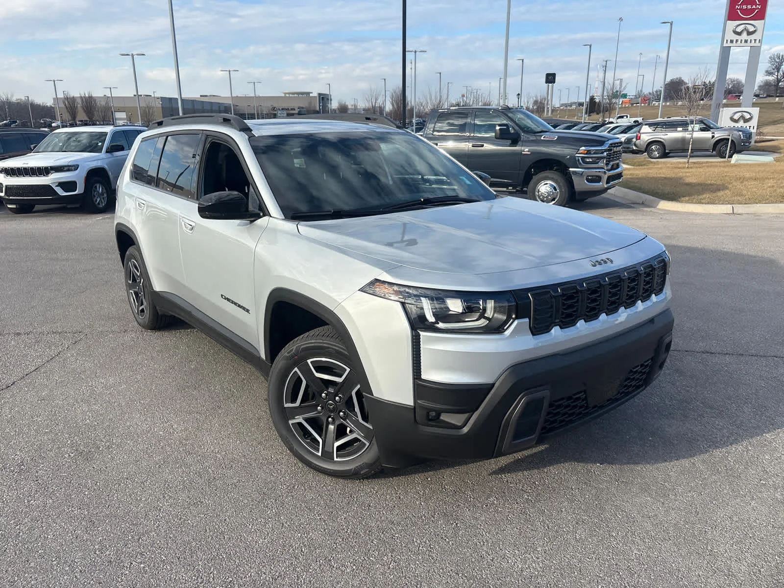 New 2026 Silver Zynith Clear-Coat Exterior Paint Jeep Limited image 2
