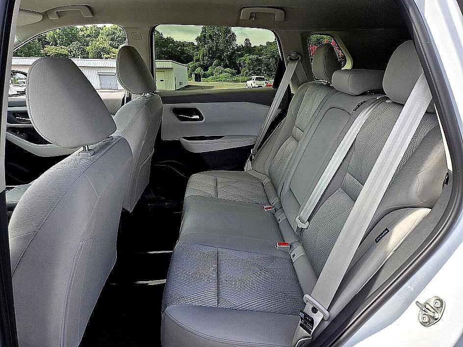 2025 Nissan Rogue SV - Photo 10