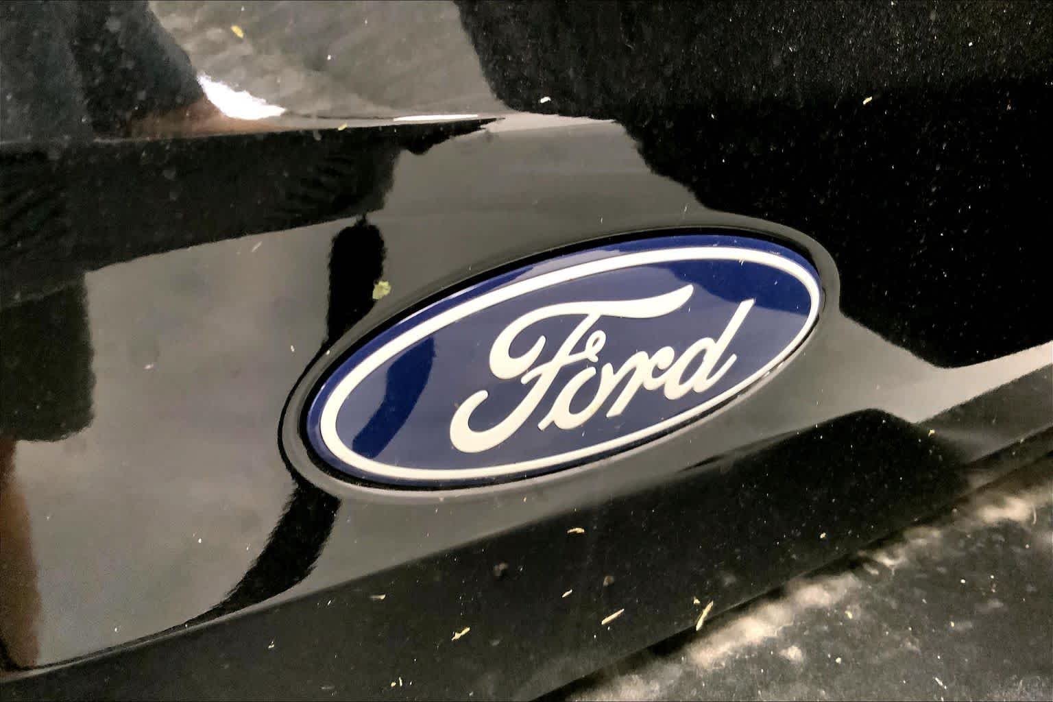 New 2026 Shadow Black Ford Outer Banks® image 12