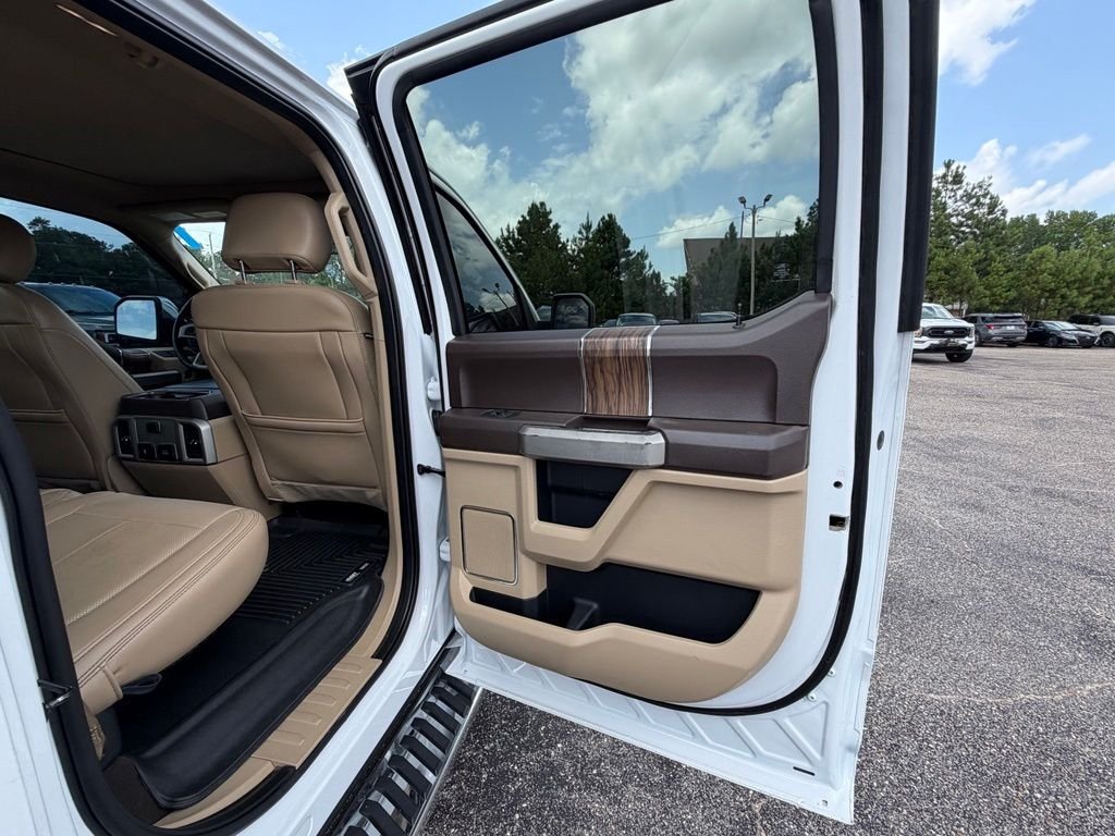 Used 2020  Ford Lariat image 34
