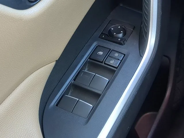 Certified Used 2021  Toyota XLE Premium image 29