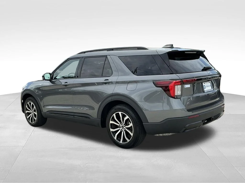 Used 2025 Gray Ford ST-Line image 4