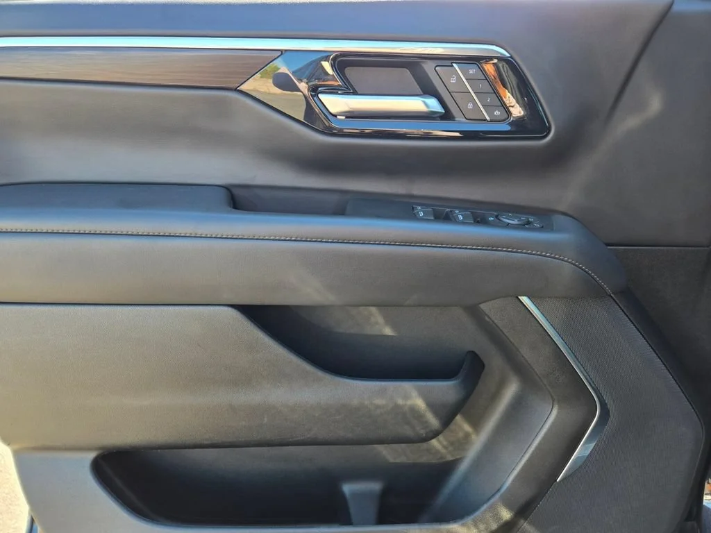 Used 2025 Dark Ash Metallic Chevrolet LT image 19