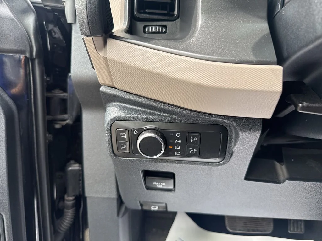 Used 2022 Black Ford Wildtrak image 14