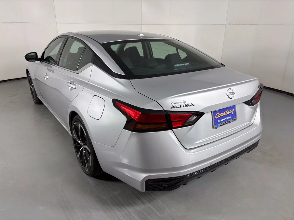 Used 2024 Silver Nissan 2.5 SR image 6