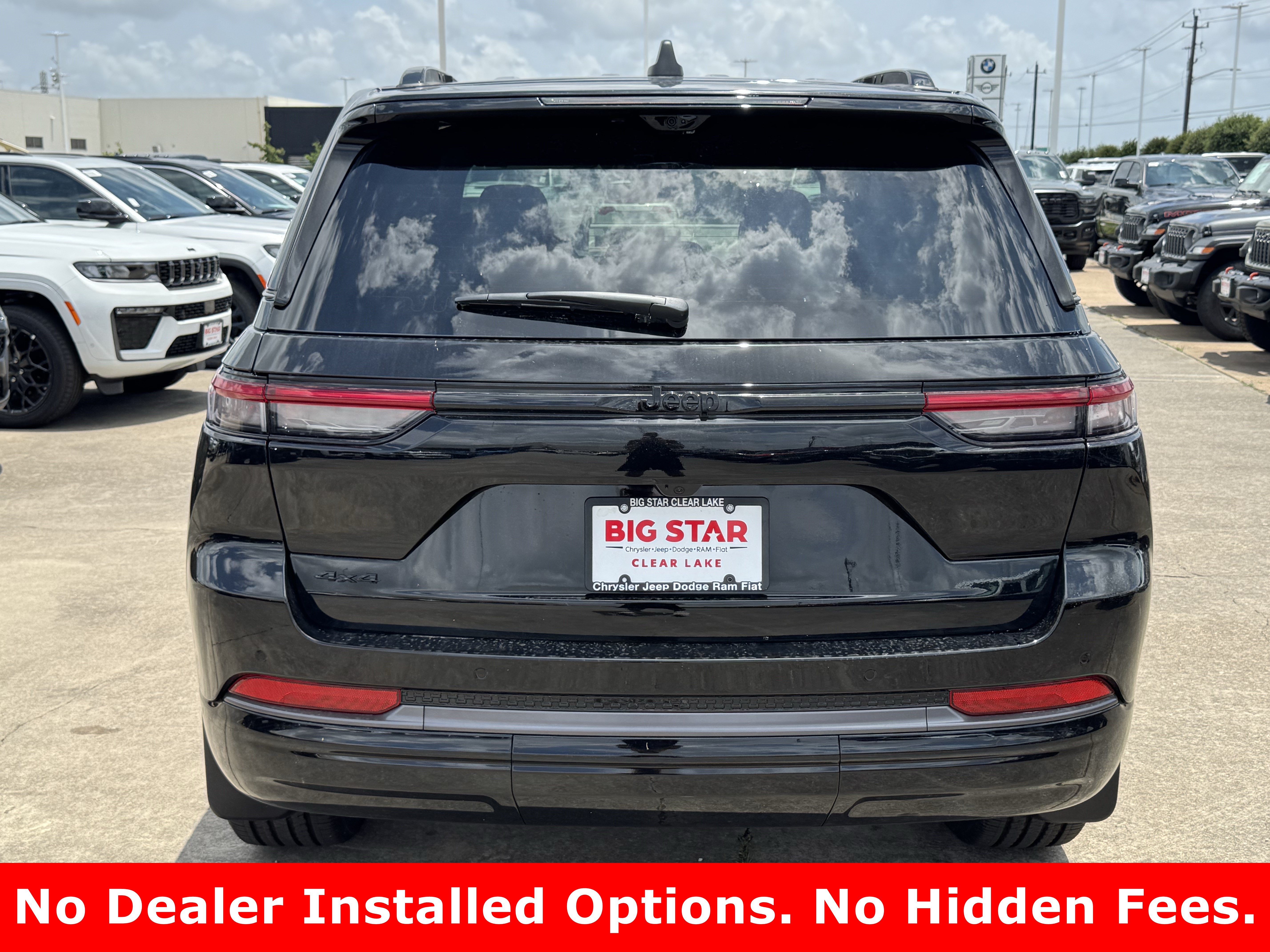 New 2026 Diamond Black Crystal Pearl-Coat Exterior Paint Jeep Limited Reserve image 8