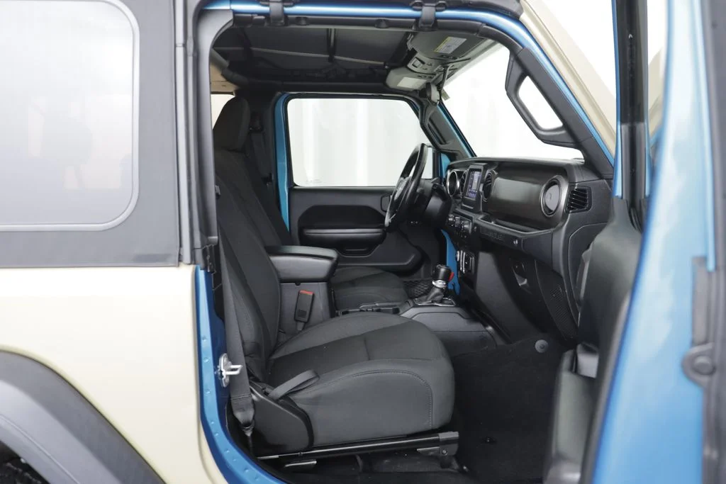 Used 2019 Bikini Pearlcoat Jeep Sport S image 18