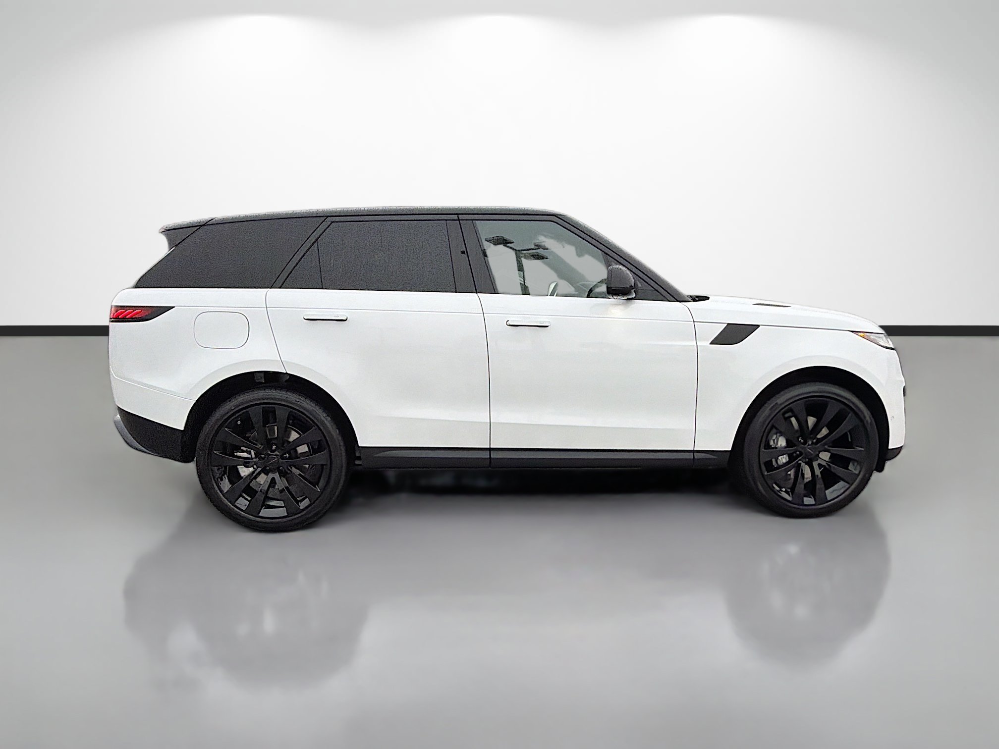 New 2026 Ostuni Pearl White Land Rover SE image 6