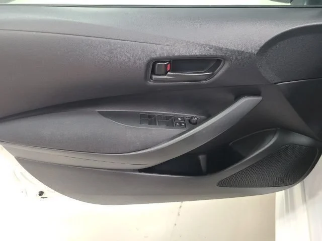Used 2022 White Toyota LE image 18