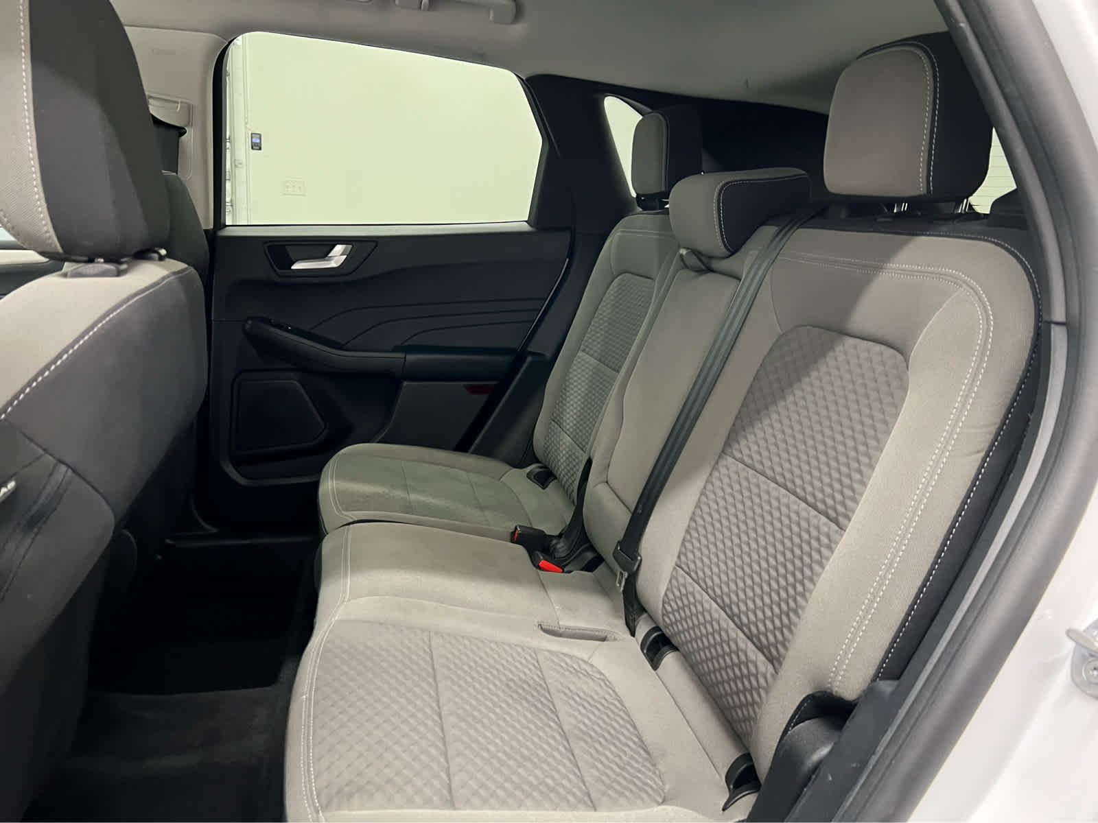 Used 2021 Oxford White Ford SE image 25