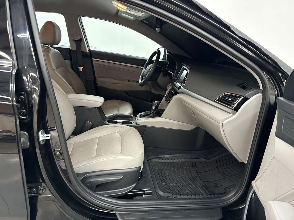 Used 2018 Phantom Black Hyundai Limited image 18