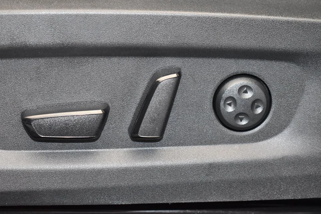 Used 2026 White Nissan Platinum image 16