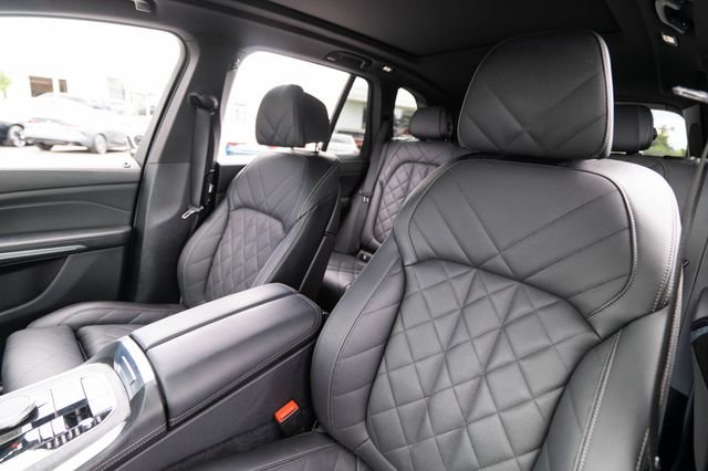 Certified Used 2025 Black Sapphire Metallic BMW xDrive40i image 5
