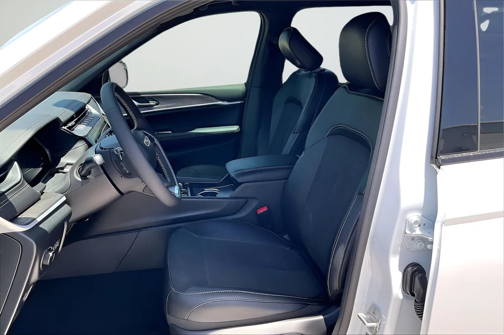 New 2026 Bright White Clearcoat Jeep Altitude image 10