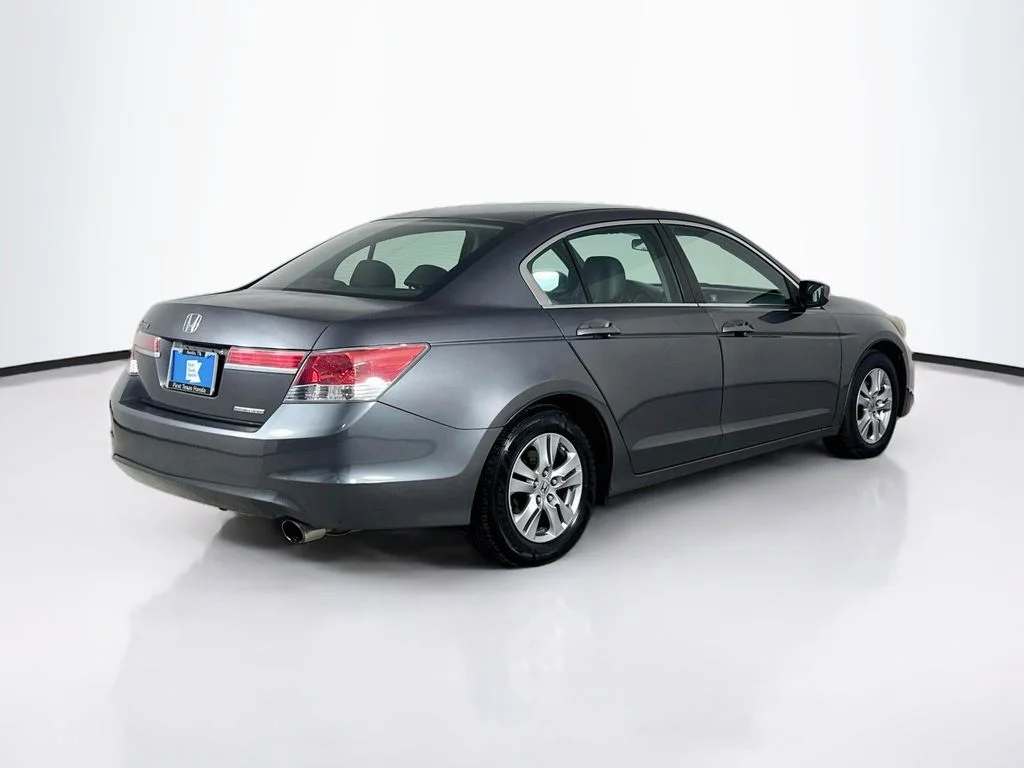 Used 2011 Polished Metal Metallic Honda SE image 7