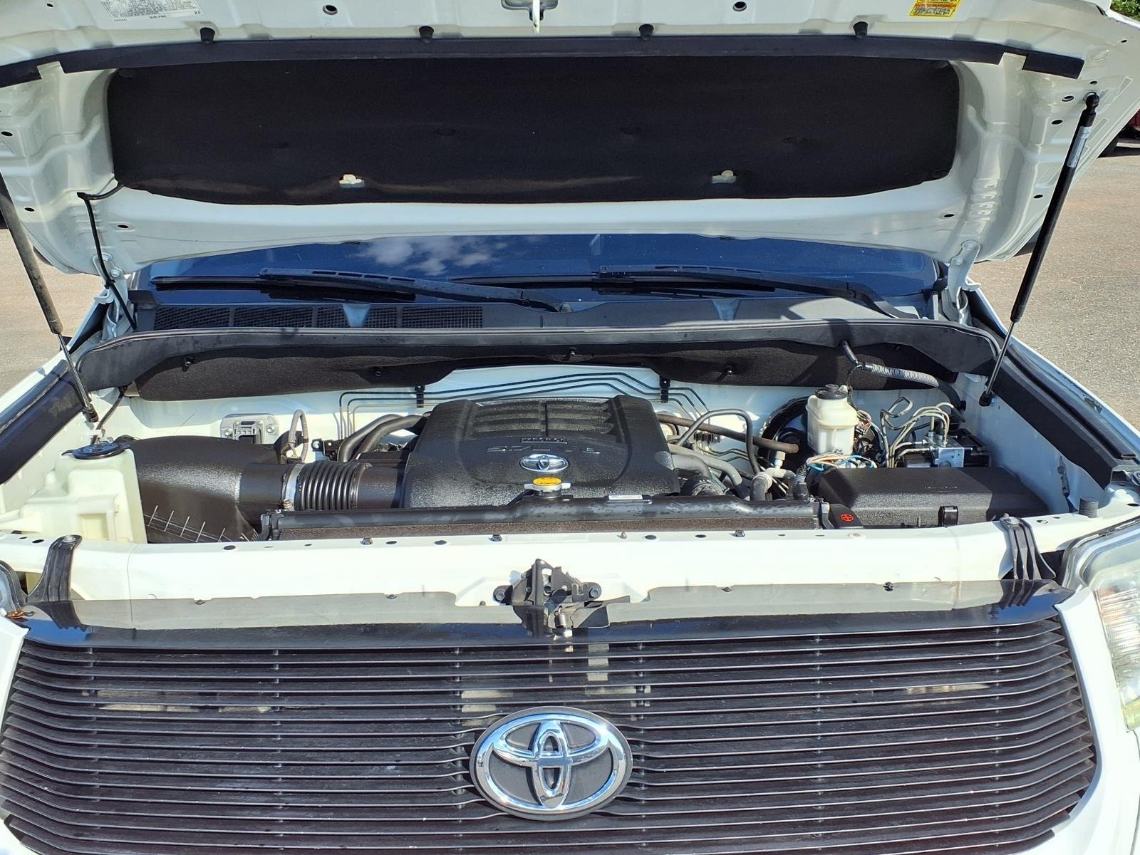 Used 2016 Super White Toyota Platinum image 32