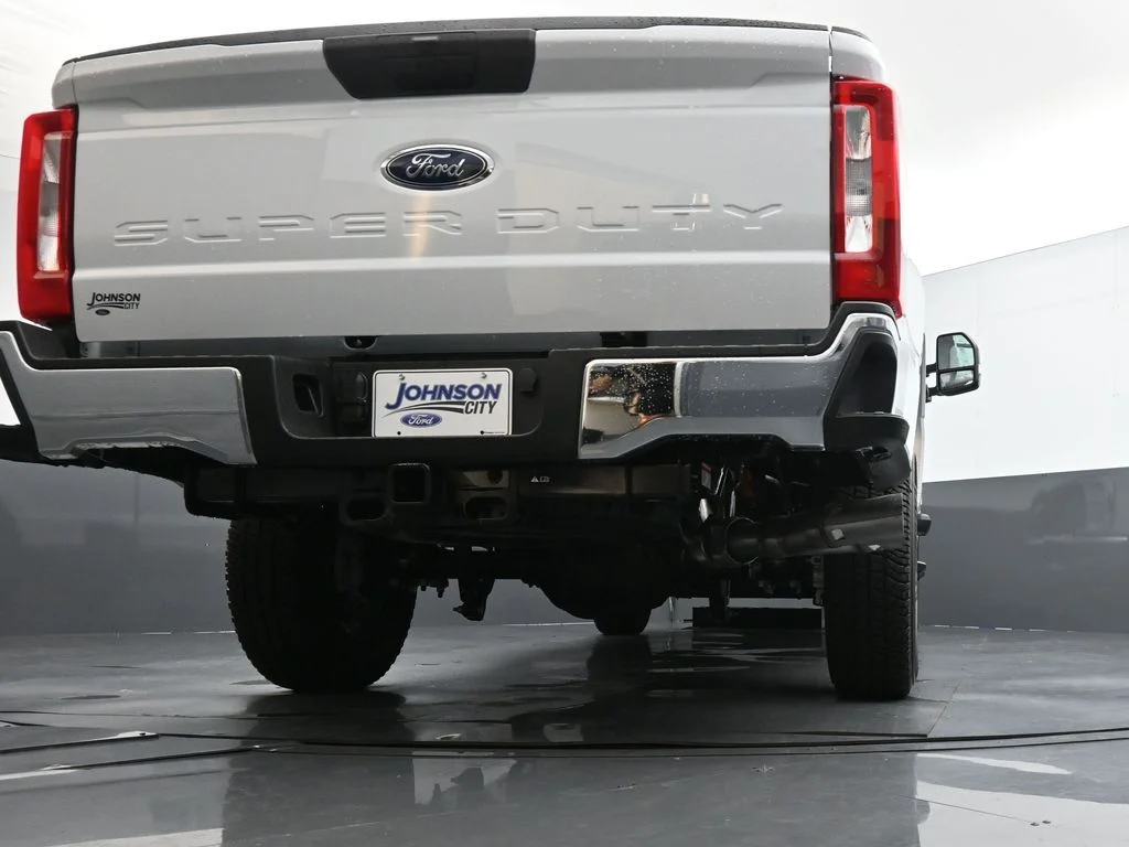 New 2026 Oxford White Ford F-250® XL image 31