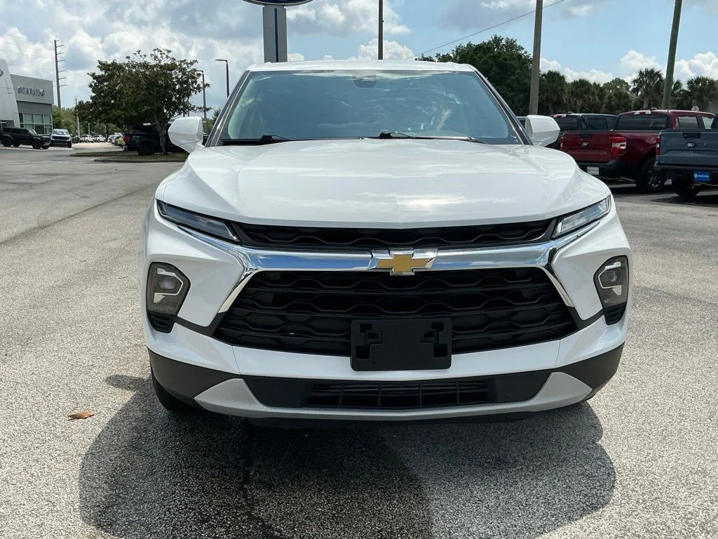 Used 2025 White Chevrolet LT image 10