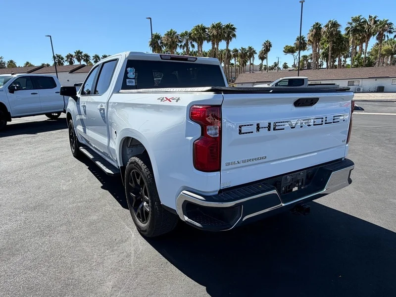 Used 2024 Summit White Chevrolet LT image 5