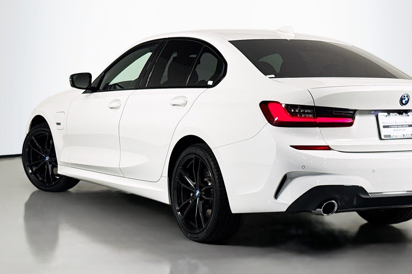 Used 2022 Alpine White BMW 330e image 15